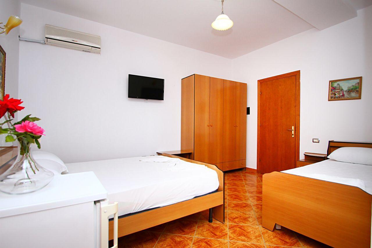 Hotel Europa Wlora Zewnętrze zdjęcie